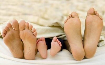 Los Pies son los Cimientos donde se  Asienta la Piedra Angular y la Puerta de la  Vida